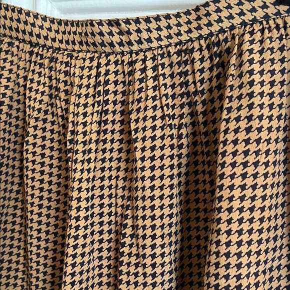 Elegant Brown Checkered Midi Skirt - Picture 3 of 7